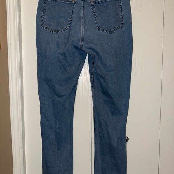 Abercrombie & Fitch Ultra High Rise 90s Slim Straight Jean - Picture 4 of 15